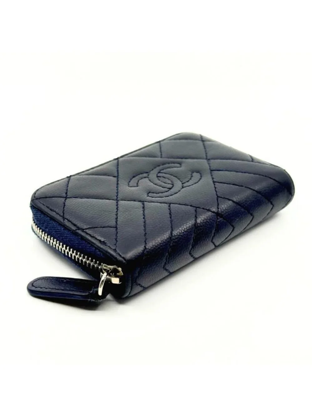 CHANEL shown smoke continue